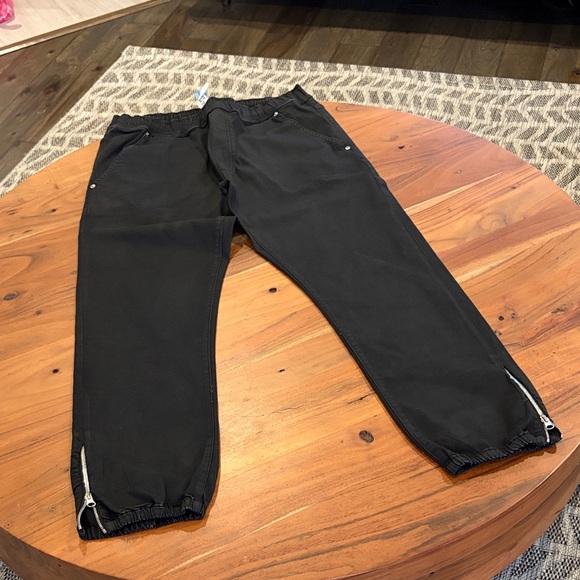 ❄️ Used dry cleaned Men’s Pant Joggers.
